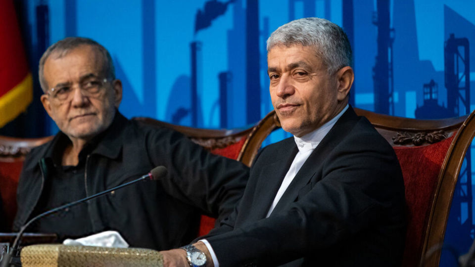 دست رد طیبنیا به پزشکیان/ گزینه وزارت اقتصاد قطعی شده است