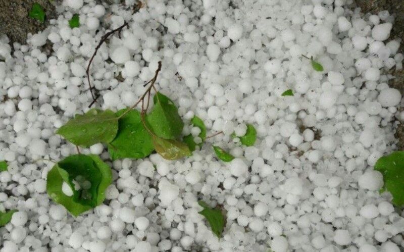 بارش تگرگ جاده شوش به اهواز را سفیدپوش کرد