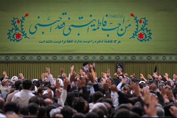 مراسم سه ساعته جشن میلاد حضرت زهرا(س) با حضور رهبر انقلاب در حسینیه امام خمینی(ره)