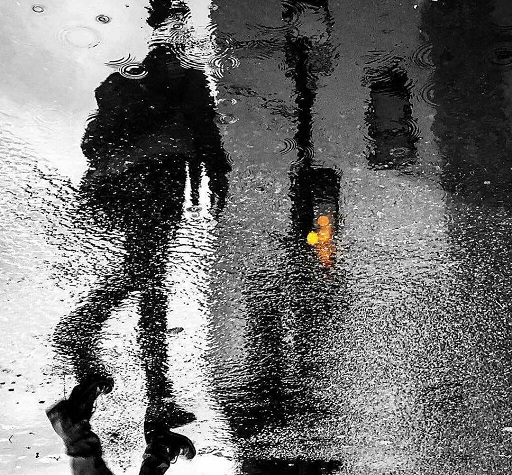 زیر پای تردید