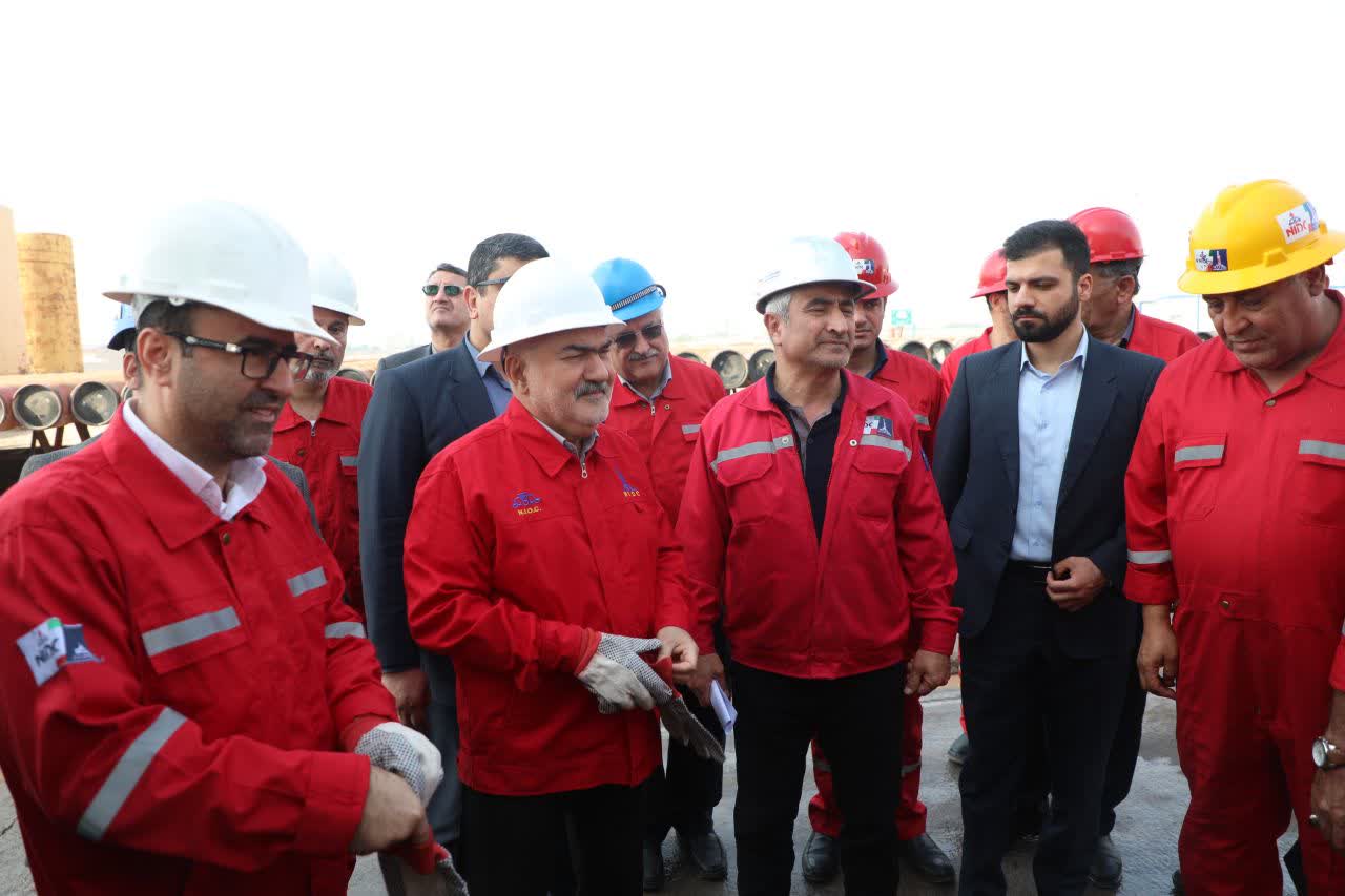 تأکید استاندار خوزستان بر فعال‌سازی ظرفیت‌های استخراج نفت برای افزایش تولید ناخالص داخلی/ صنعت حفاری ایران مرزهای دانش را توسعه داده و در تولید تجهیزات به خودکفایی رسیده است