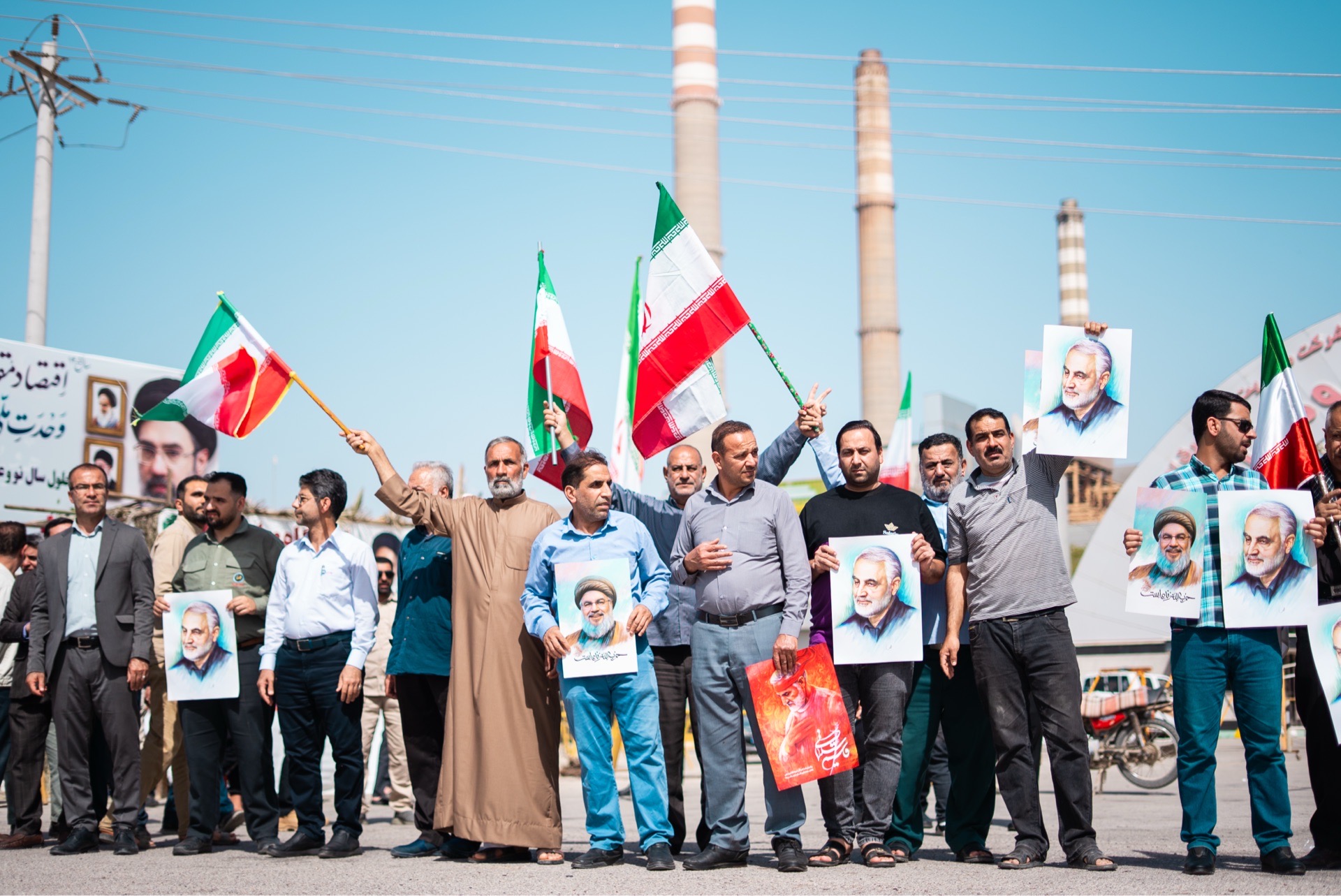 زنجیره انسانی «جوانان برای فردای روشن» مقابل نیروگاه رامین اهواز / حرکتی نمادین برای تأکید بر لزوم حفاظت از زیرساختها