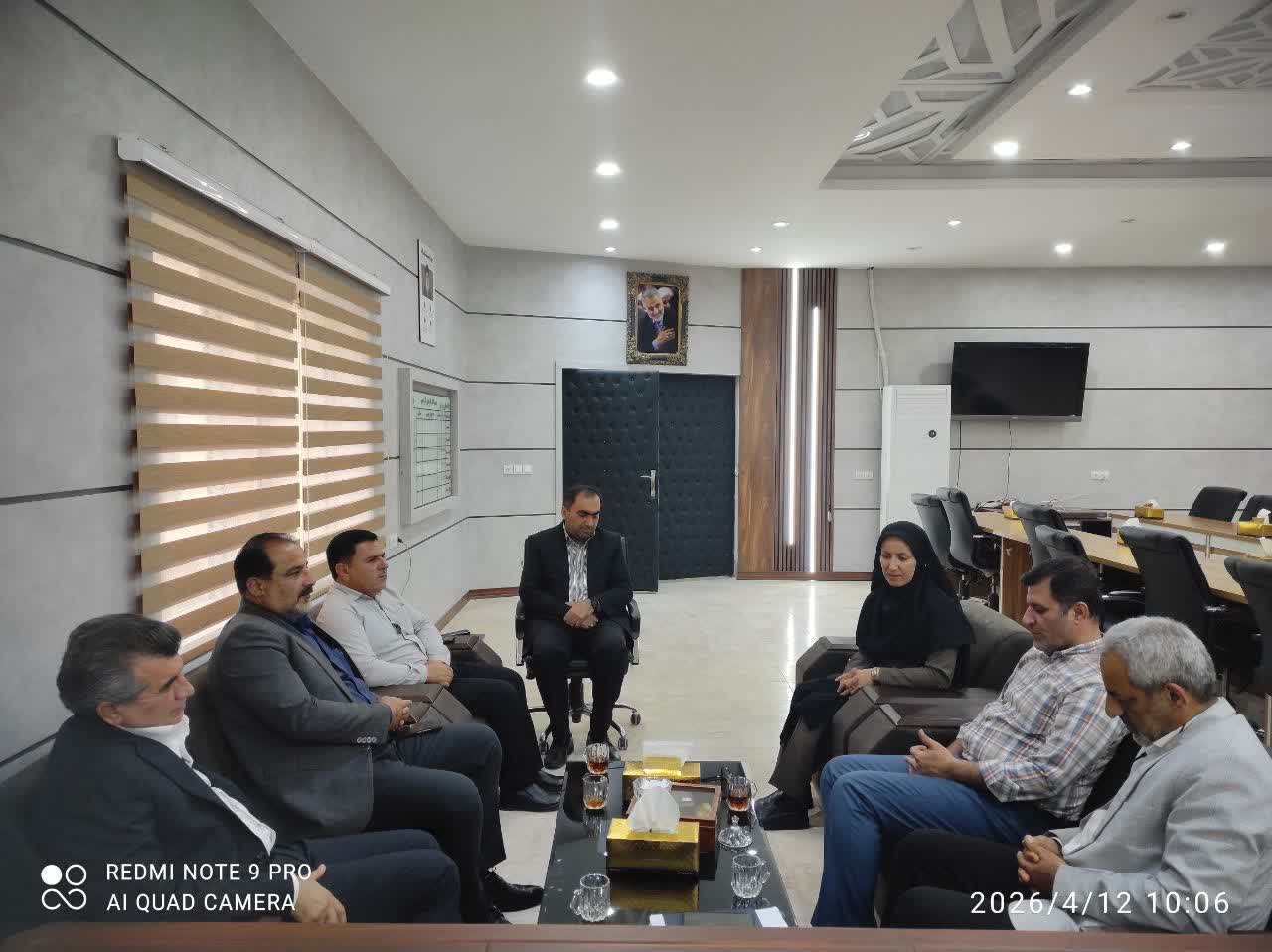 نشست سرپرست فرمانداری مسجدسلیمان با مدیر شرکت شهرک‌های کشاورزی استان خوزستان برای رفع موانع طرح زنجیره تولید مرغ گوشتی در منطقه گلگیر